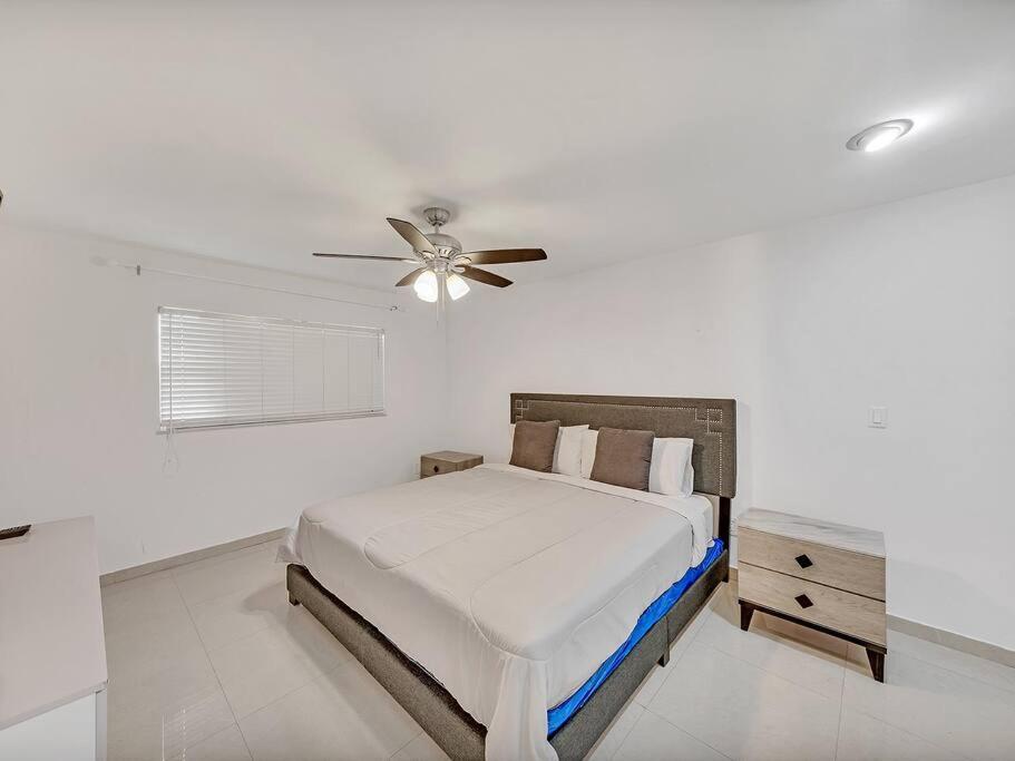 Supervilla - Lakefront - Sunsets, Kayaks, Grill Fort Lauderdale Exterior photo